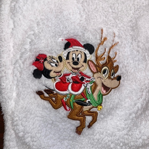 Disney Christmas blanket - Picture 1 of 3